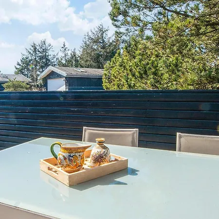 4 Person In Fano-by Traum *