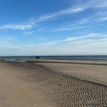 4 Person In Fano-by Traum Nyaraló