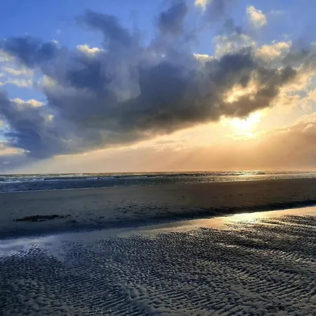 4 Person In Fano-by Traum Nyaraló