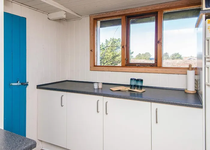 4 Person In Fano-by Traum *