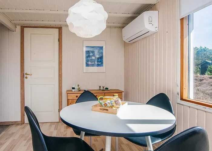 4 Person In Fano-by Traum Nyaraló *